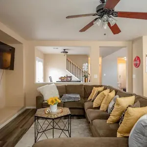 Holiday home Gorgeous 4 Bedroom House W/ Private Pool, Las Vegas