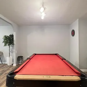 Holiday home 3 Bedroom W Swimming Pool And Billiards Table, Las Vegas