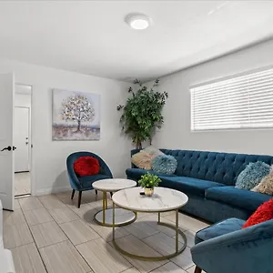 Holiday home 5 Mins To Vegas Strip, Casinos, Conventions, F1, Free Fast Wifi, 5 Roku Tvs, Massage Chair, Las Vegas